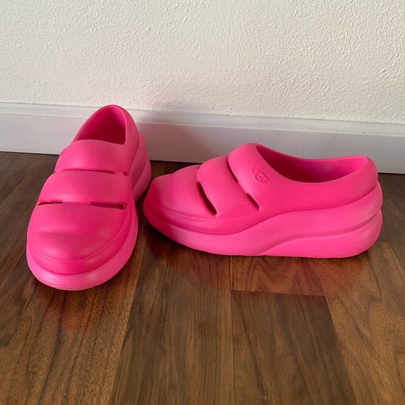 UGG Pink Water Shoes (women’s size 10) - Picture 3 of 10